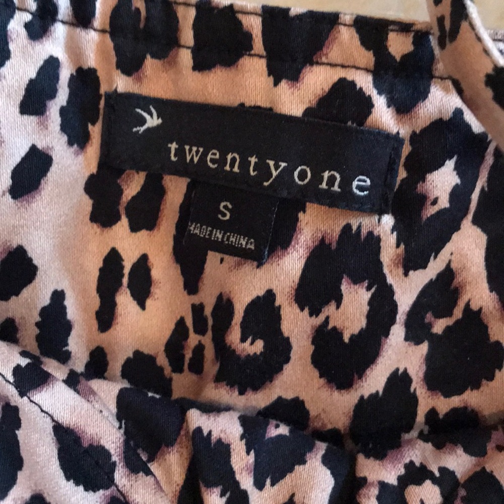 Pin Up Top 🐆 Print! - Picture 3 of 3